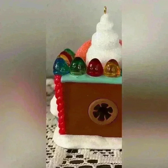 Hallmark Keepsakes 2013 Cinema- 8th in Noelville Series NEW Christmas Ornament - Picture 4 of 8